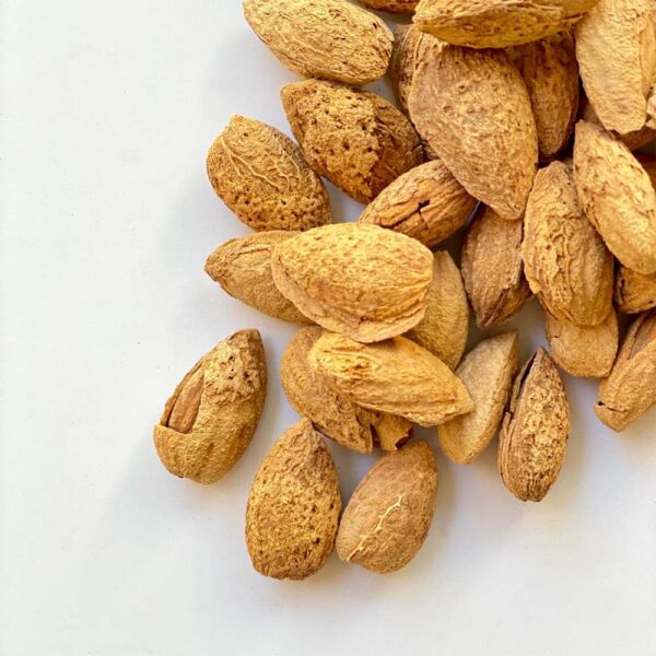 Mandorle in guscio tostate e salate